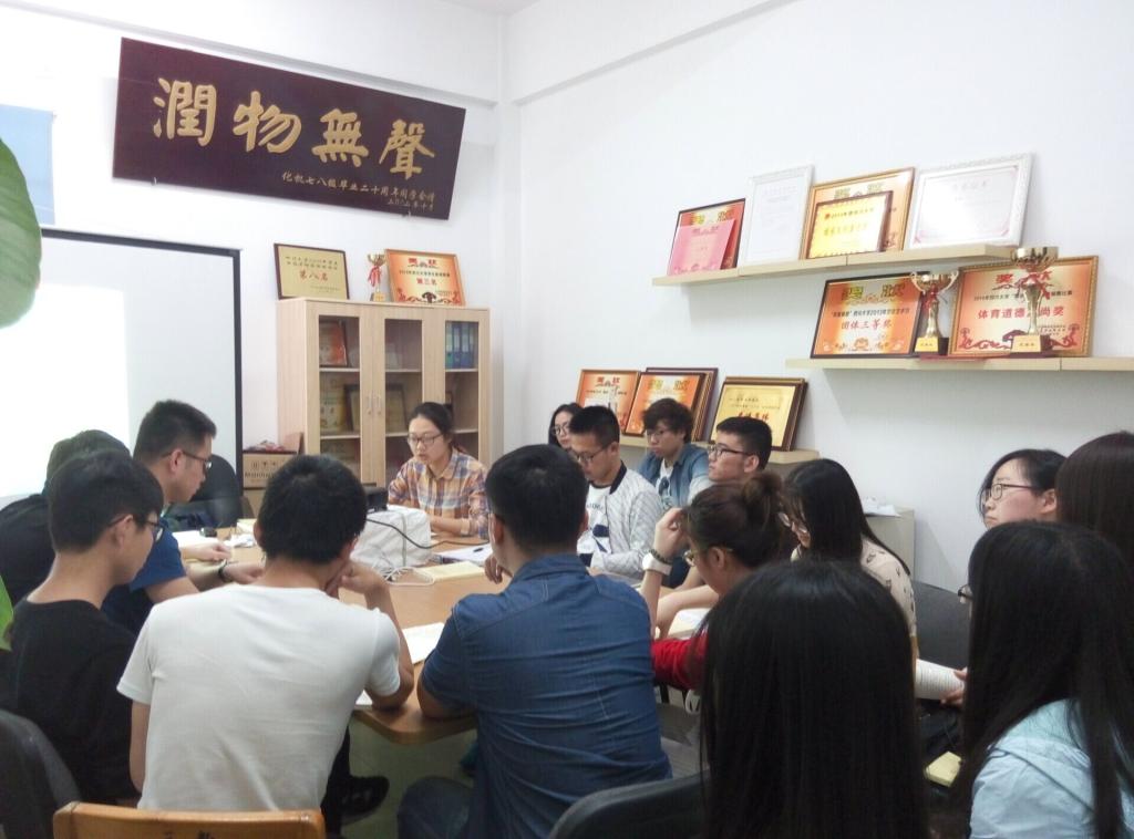 學(xué)黨章圖片1.jpg 學(xué)黨章圖片1.jpg