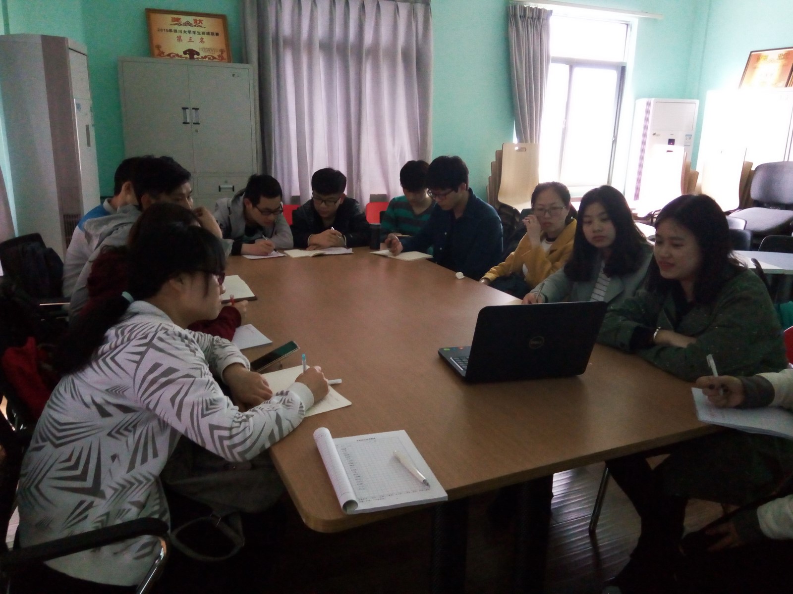 本科14級第一黨支部兩會學(xué)習(xí)研討會順利召開.jpg 本科14級第一黨支部兩會學(xué)習(xí)研討會順利召開.jpg